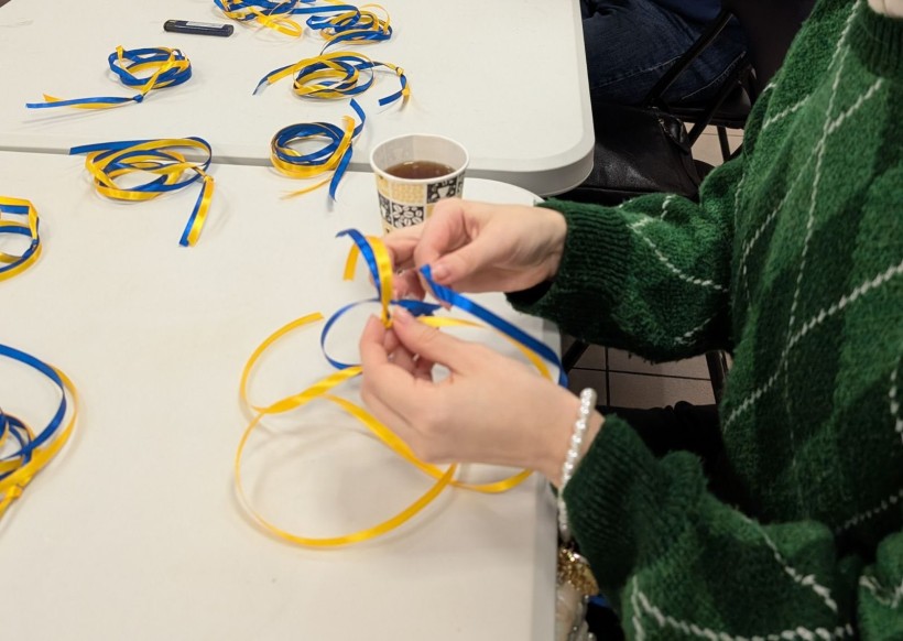 До Дня Гідності та Свободи: у Дніпрі провели майстер-клас «Браслет сили та єдності»