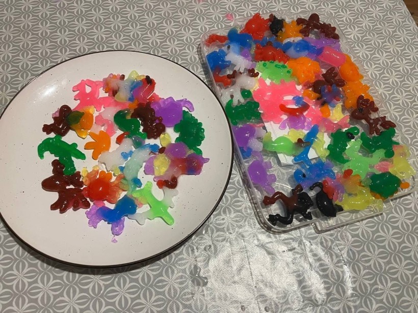 У Гранітненській сільській бібліотеці Мирненської СВА відбувся дивовижний майстер-клас гуртка «Чарівний клуб супер дівчат»!