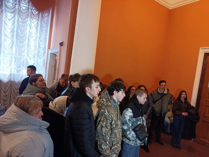 Нащадки Героїв: молодь Мирненської громади вшанувала пам’ять Героїв Крут