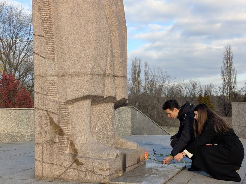 Голодомор — геноцид Українського народу: схиляємо голови в скорботі