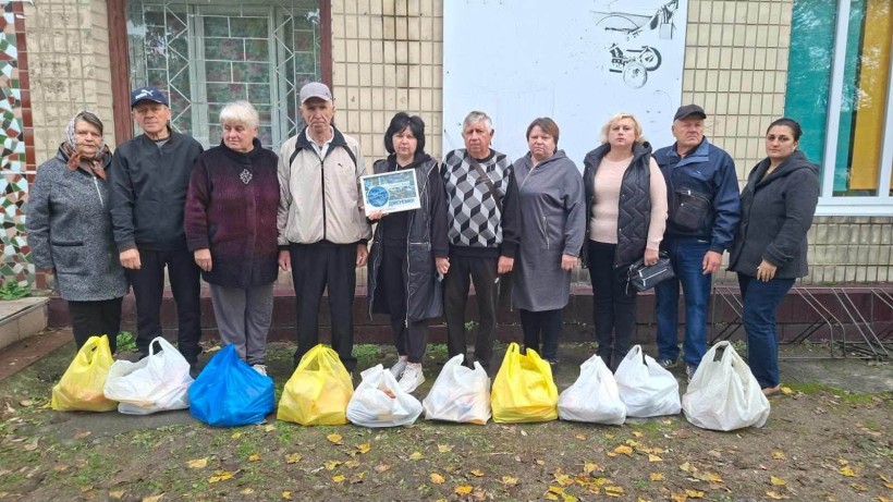 На базі Центру підтримки ВПО «Мирне серце Донеччини» у місті П’ятихатки організовано чергову видачу гуманітарної допомоги