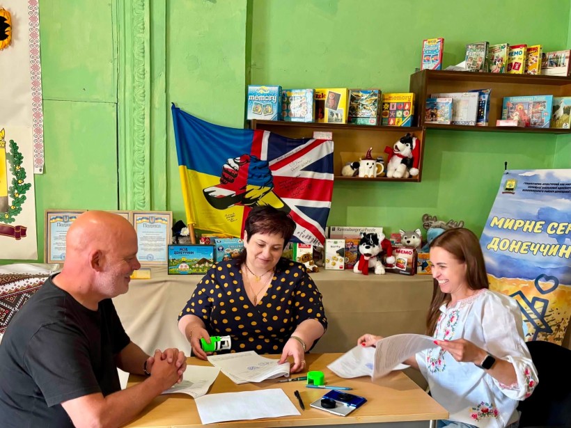 Британські партнери відвідали Центр підтримки ВПО «Мирне серце Донеччини»: підписано меморандум про співпрацю