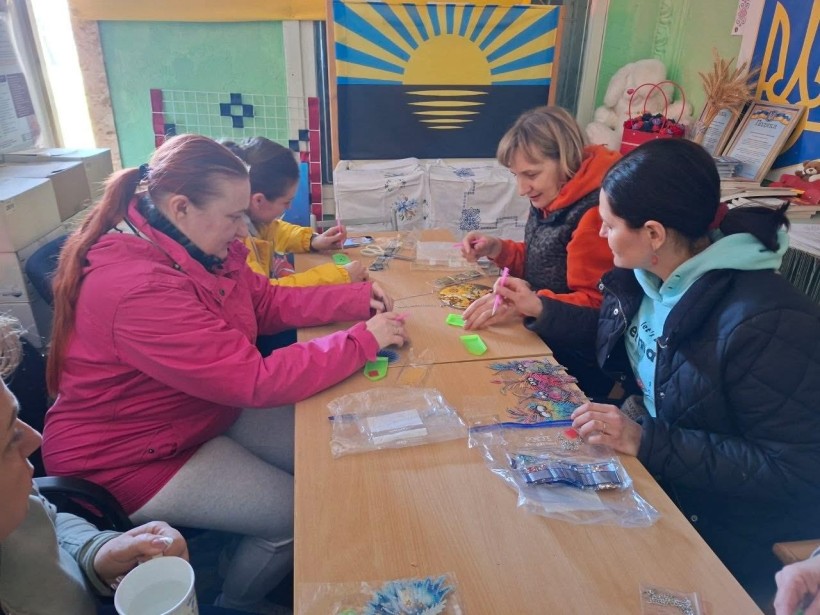 Творчість, що лікує: у Центрі підтримки ВПО «Мирне серце Донеччини» відбулася ресурсна зустріч