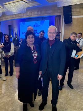 «Життя поруч із фронтом»: Мирненська селищна військова адміністрація взяла участь у форумі прифронтових громад