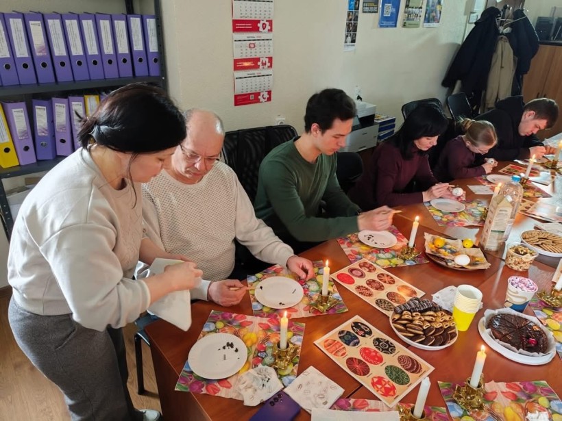 Музейники Донеччини провели захід із розпису писанок для ветеранів та їхніх родин