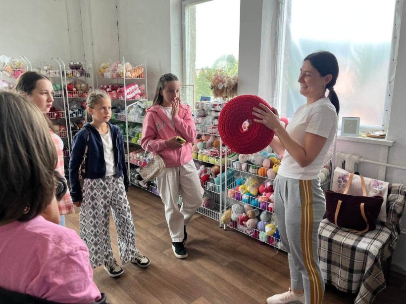 Кольорові клубочки натхнення: діти відкривають світ в’язання гачком